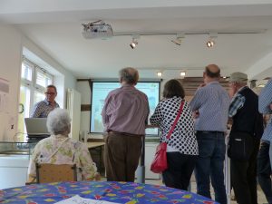 Günter Meier während einer Präsentation